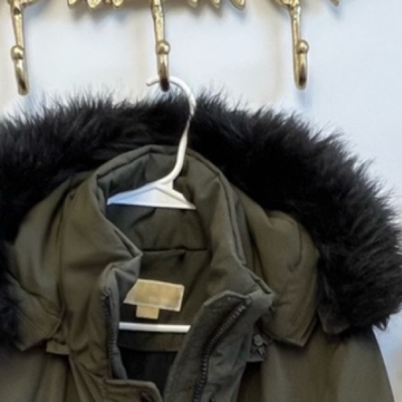 Michael kors Chic Green Parka with Black Faux Fur Hood - Picture 2 of 2